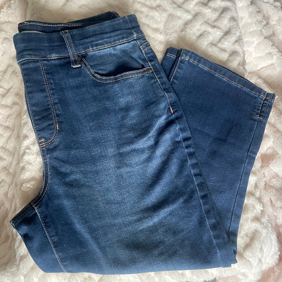 Croft & Barrow Pull On Crop Jeans Comfort‎ Stretch Denim Dark Wash capris size 6 - Picture 1 of 10
